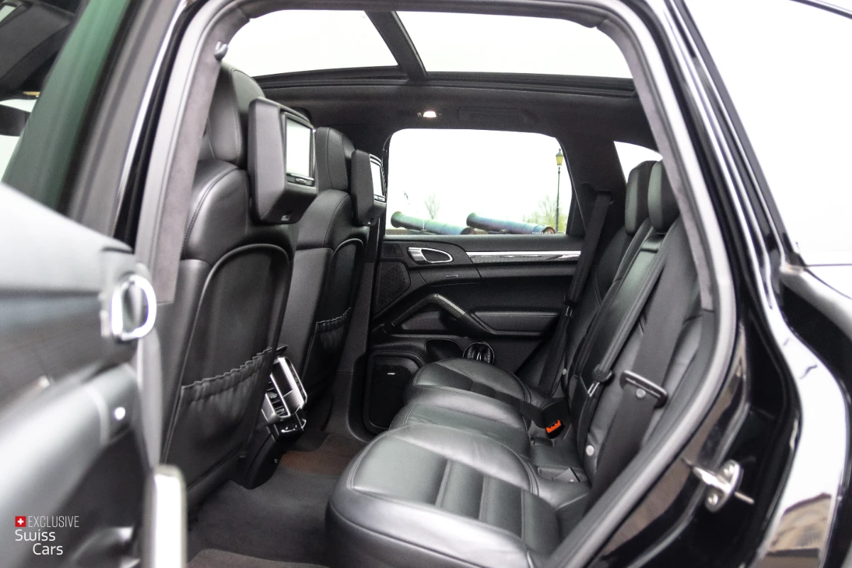 Exclusive Swiss Cars ORshoots - Exclusive Swiss Cars - Porsche Cayenne Turbo - Met WM (29)