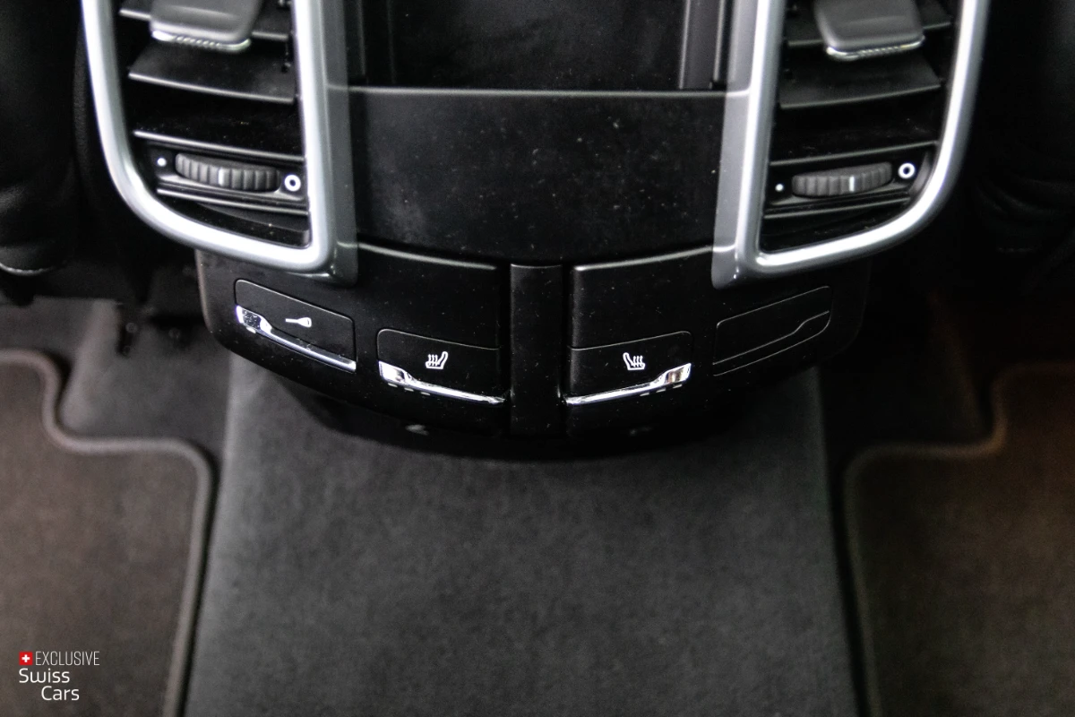 Exclusive Swiss Cars ORshoots - Exclusive Swiss Cars - Porsche Cayenne Turbo - Met WM (33)