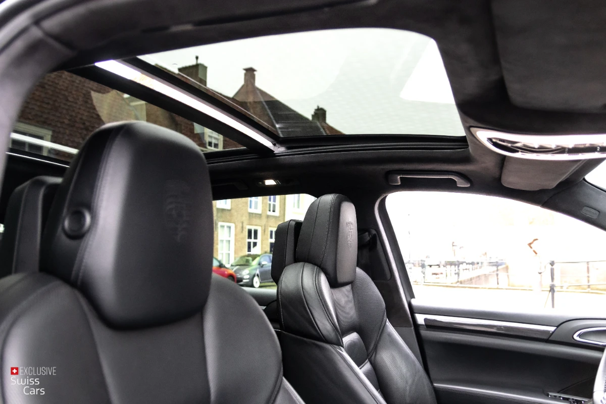 Exclusive Swiss Cars ORshoots - Exclusive Swiss Cars - Porsche Cayenne Turbo - Met WM (41)
