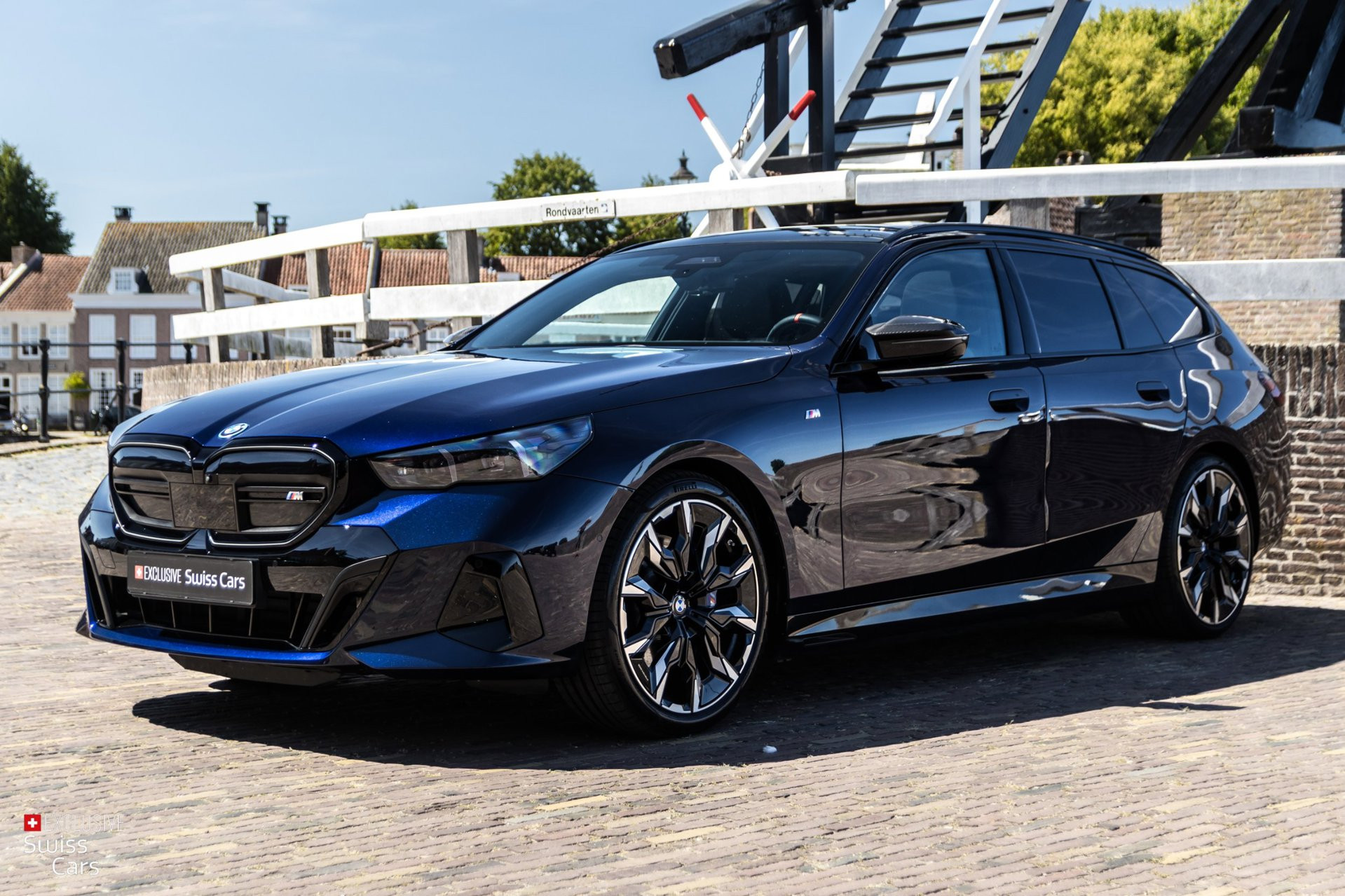 BMW i5 M60 Touring M60 xDrive Full opt. Garantie tot 10-07-2029 1e eig. Pano B&W HUD Comfort